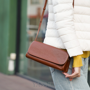 岩牛树膏牛皮腋下法棍包秋冬新款简约单肩复古高级感通勤斜挎包女