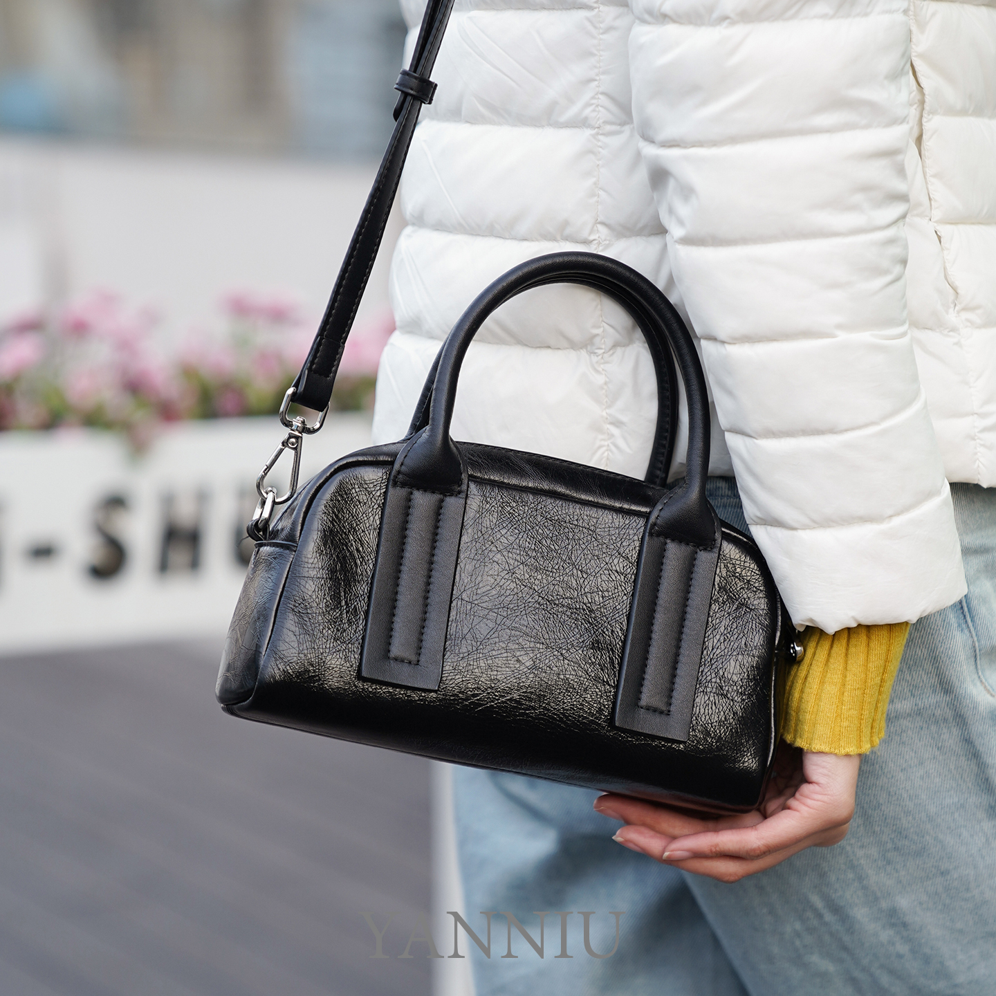 岩牛油蜡皮手提贝壳包2025年新款百搭复古保龄球包单肩斜挎女包