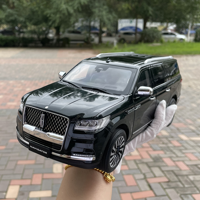 合金1：18林肯领航员汽车模型
