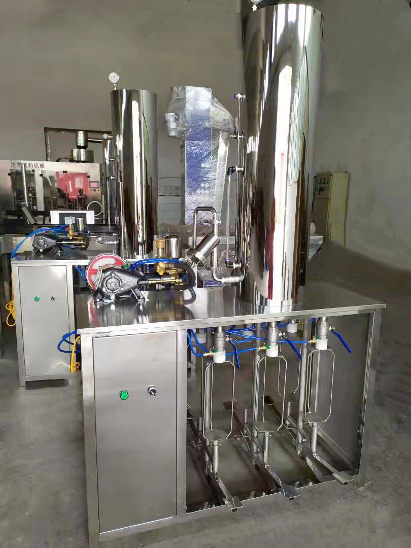 汽水生产设备碳酸饮料混合灌装机含气饮料混合带灌装机小型饮料机