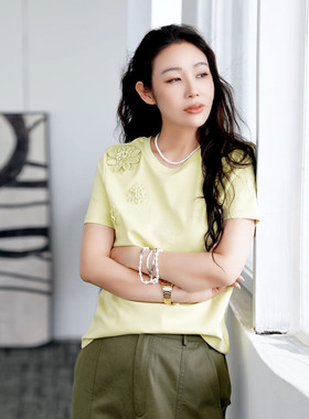 NILICO陈媚【夏季繁花】淡黄色别致贴立体花圆领小众T恤