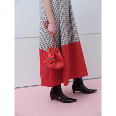 撞色编织花朵手提水桶包