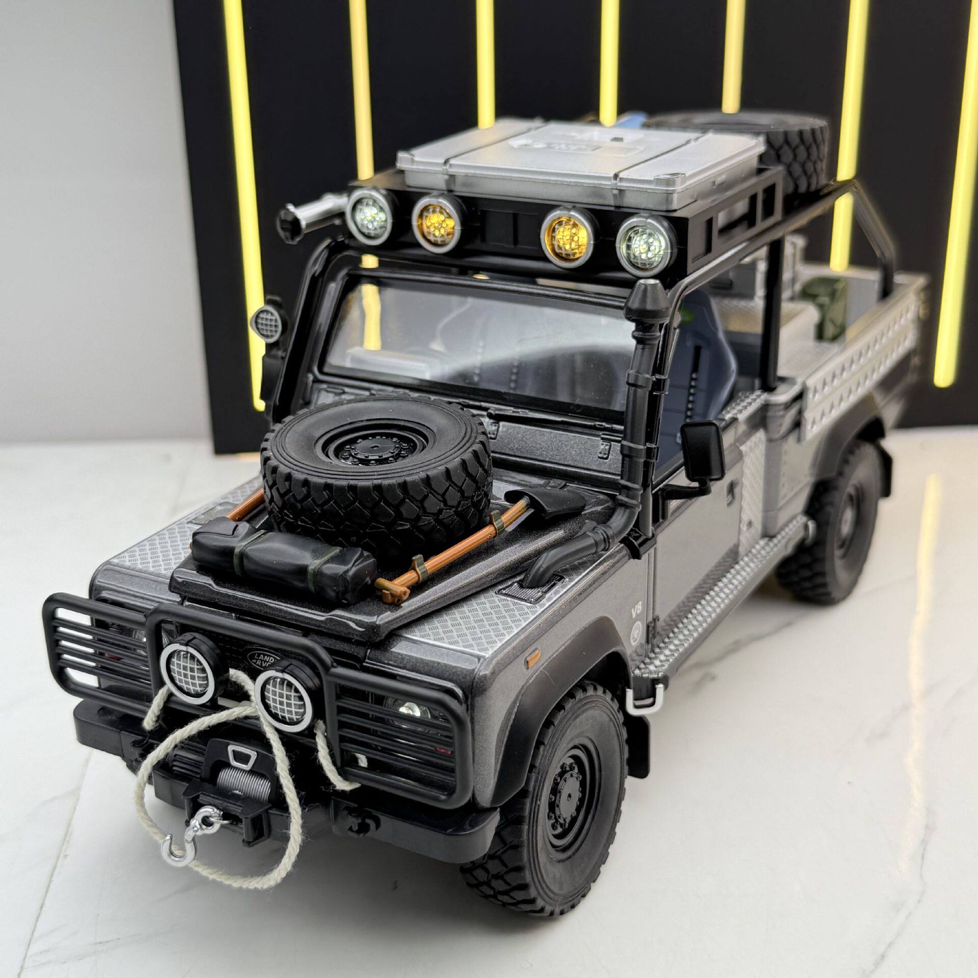 新款1:24路虎卫士古墓丽影越野版玩具车模型声光回力收藏摆件礼物