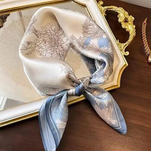 70 silk scarves and square scarves are fashionable 方巾时尚