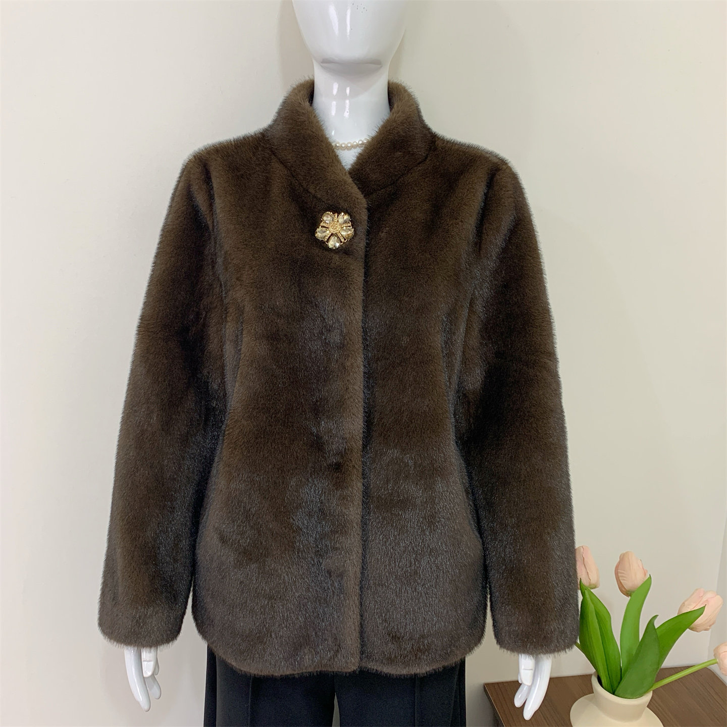 小个子妈妈秋冬装皮草外套高贵短款中老年女装洋气皮毛一体厚大衣