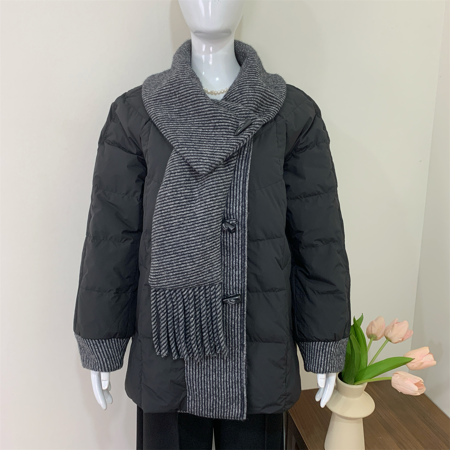 妈妈冬装针织拼接羽绒服2025新款洋气中老年女装保暖围巾鸭绒外套