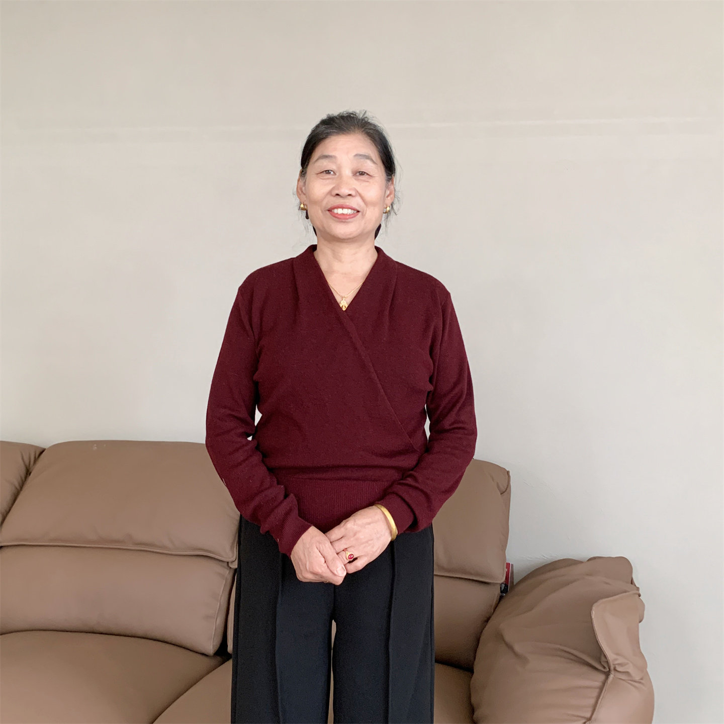 妈妈春秋装法式交叉V领打底毛衣