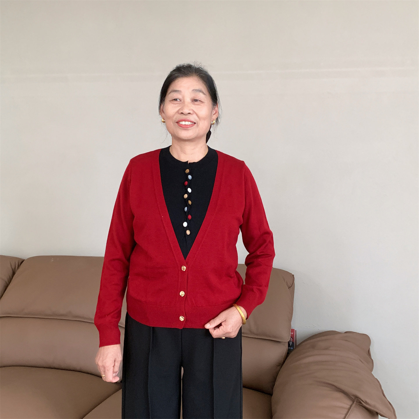妈妈春秋装假两件彩扣设计打底衫
