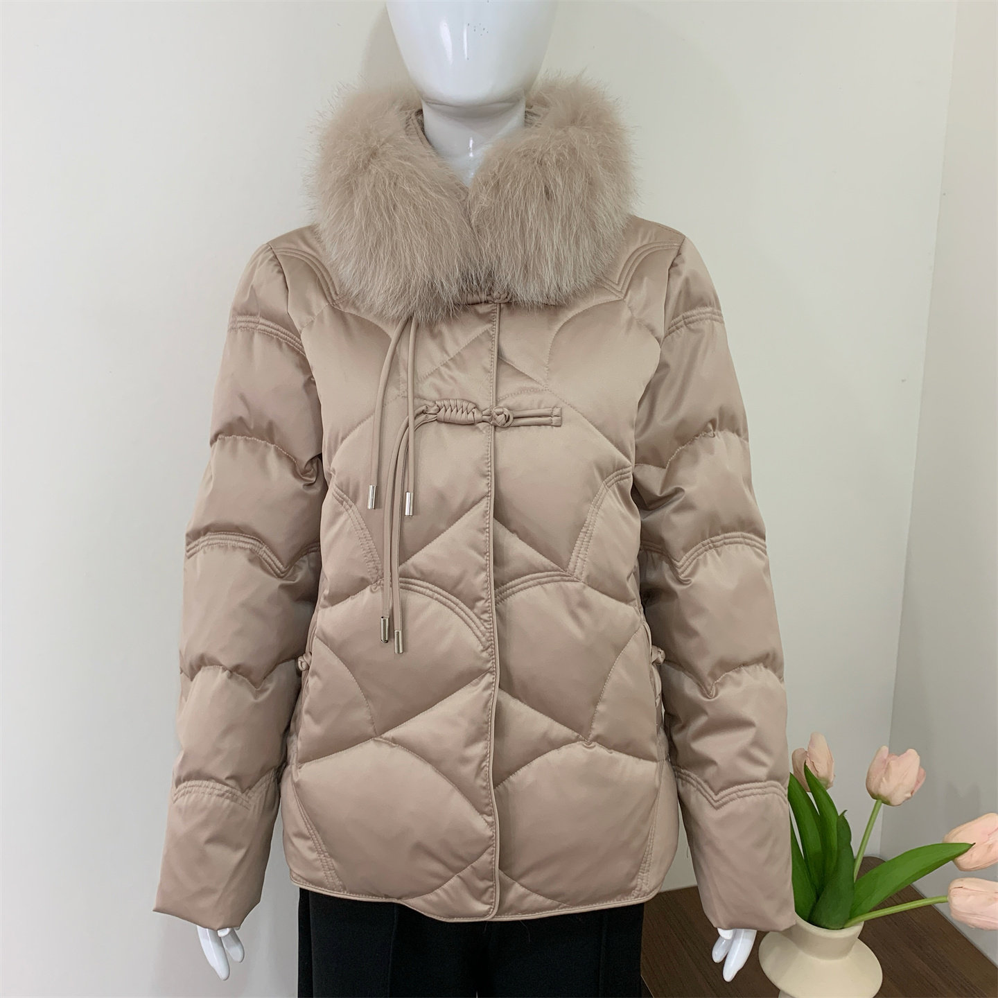 妈妈冬装保暖羽绒服2025新款中老年女装国风大毛领白鸭绒棉袄外套