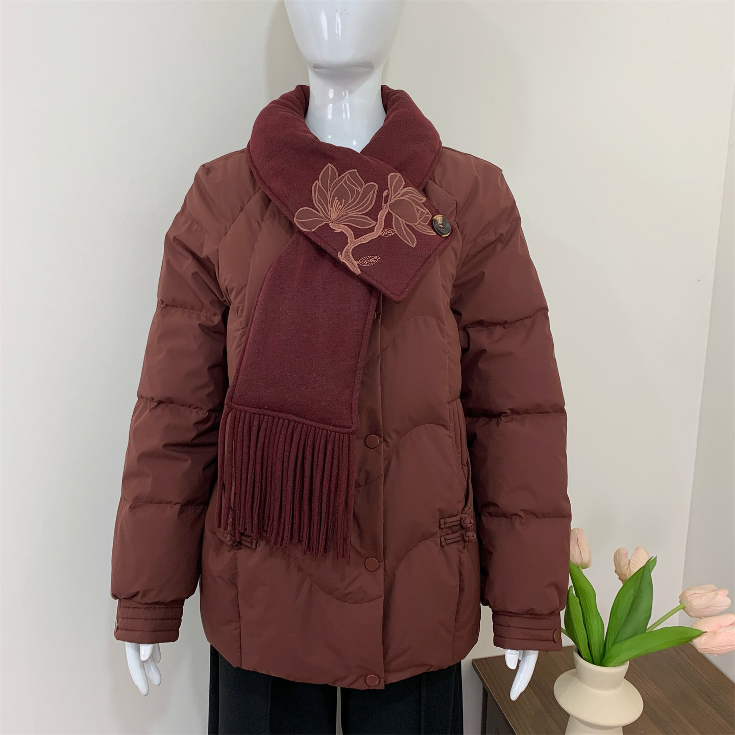 时尚妈妈秋冬装气质短款羽绒服2025新款中老年女装保暖白鸭绒外套,女装/女士精品,中老年女装,淘宝优惠券,粉丝福利购,淘宝优惠卷