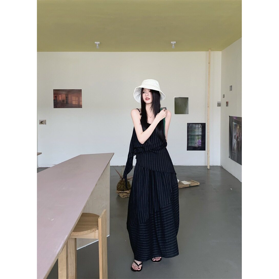 已出货 实拍法式慵懒风黑色吊带上衣女条纹松紧腰花苞半裙两件套