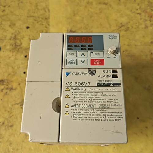 可维修安川变频器 CIMR-V7AT22P2 2.2KW，380议价