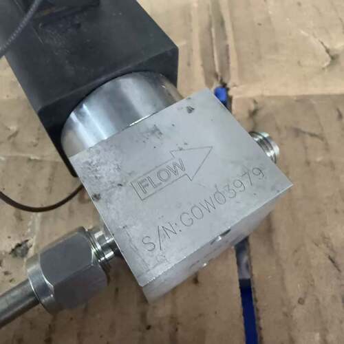 可维修一个七星华创DJ2C-VUG6耐蚀常闭电磁截止阀，0议价