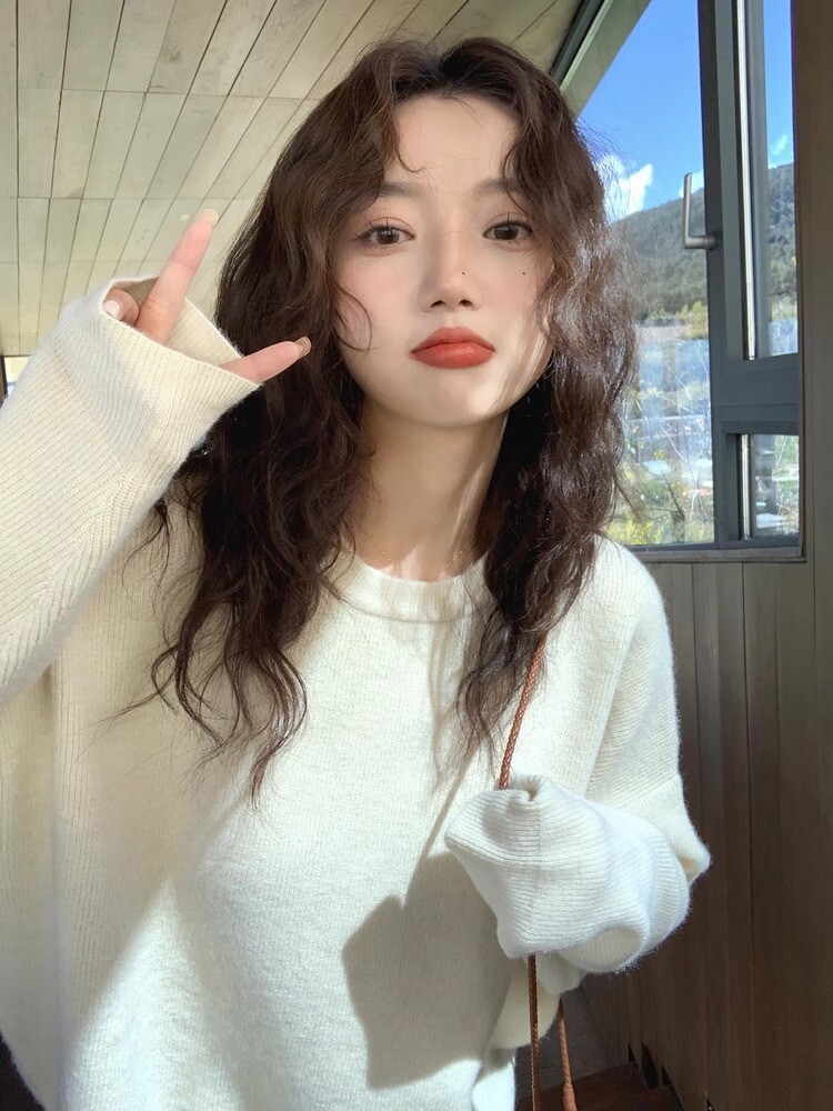 超好看白色毛衣女秋冬季新款宽松圆领套头内搭打底针织衫长袖上衣