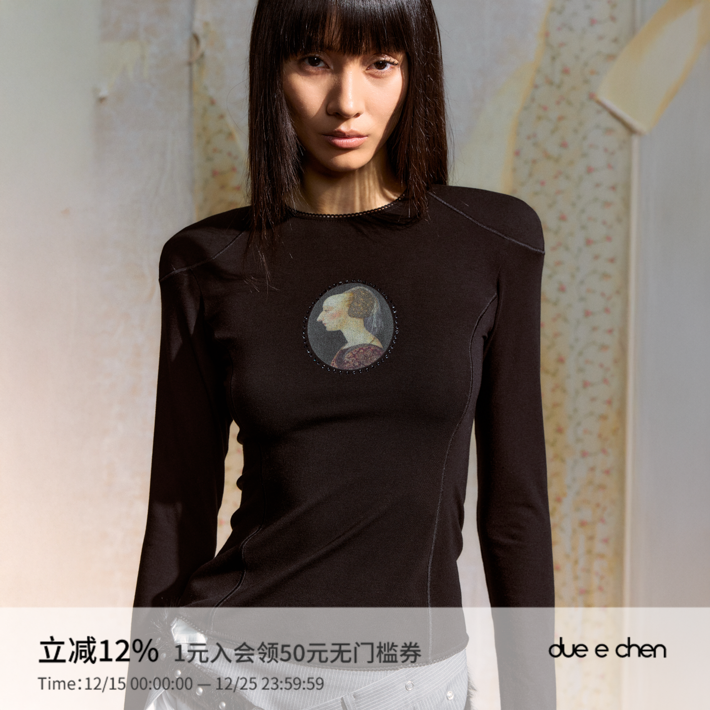 DUEECHEN印花烫钻垫肩T恤上衣