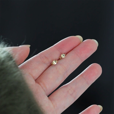 小圆片极简精致贴耳迷你耳骨环