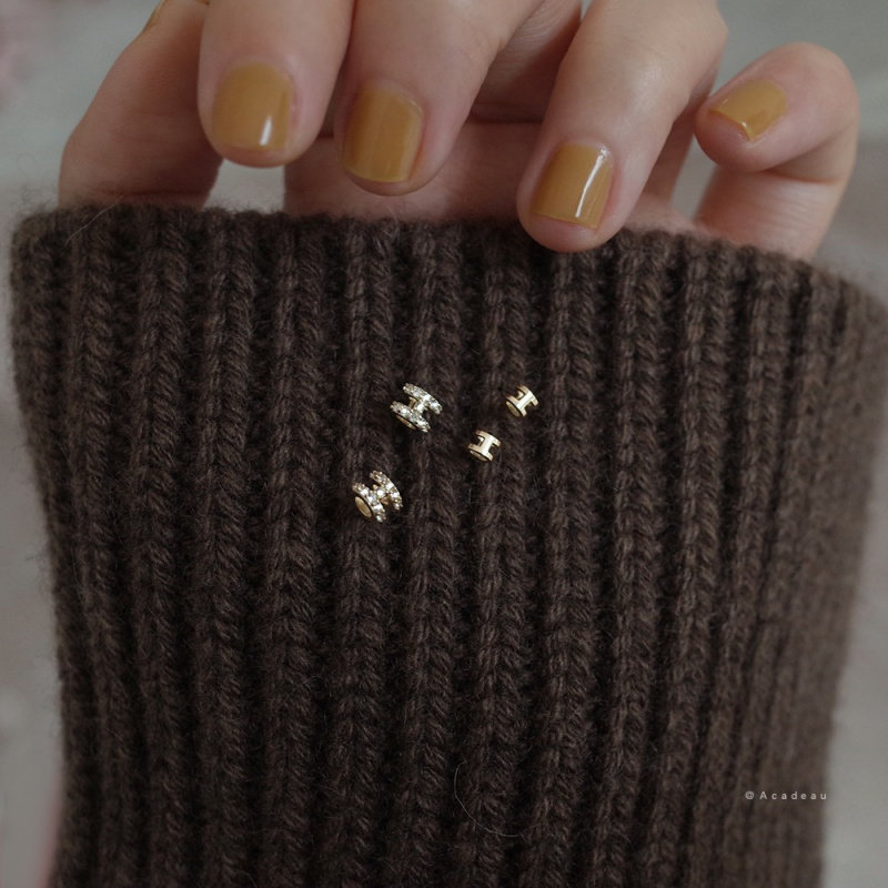 ROMANTIC爱了爱了~S925纯银镀金迷你隐形光面字母H立体满钻耳钉女