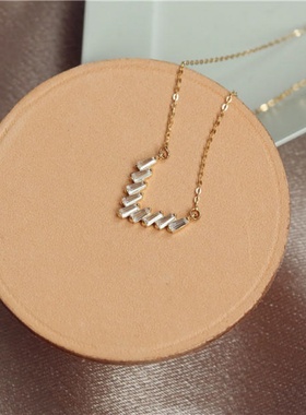 小裙子项链轻奢设计感锁骨链短链