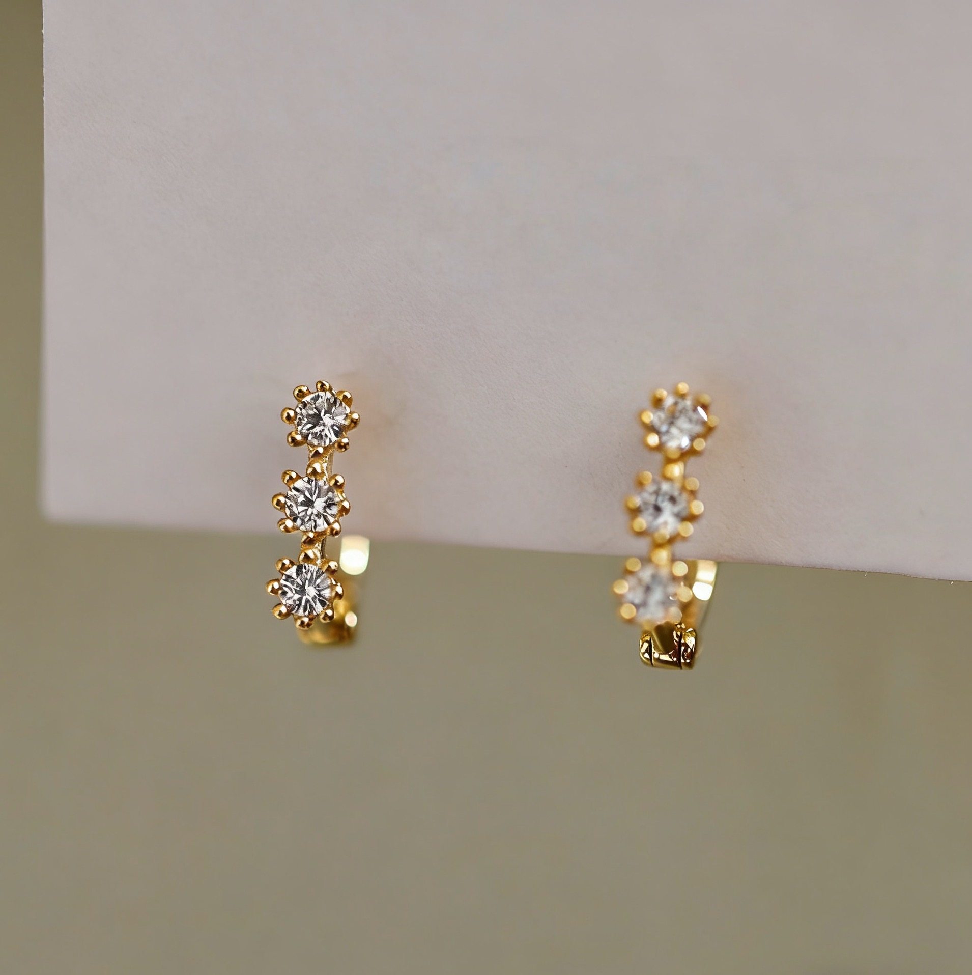 ROMANTIC纯银镀14K金迷你三颗星星排钻耳骨环女耳环精致小众耳圈,饰品/流行首饰/时尚饰品新,银饰耳饰,淘宝优惠券,粉丝福利购,淘宝优惠卷