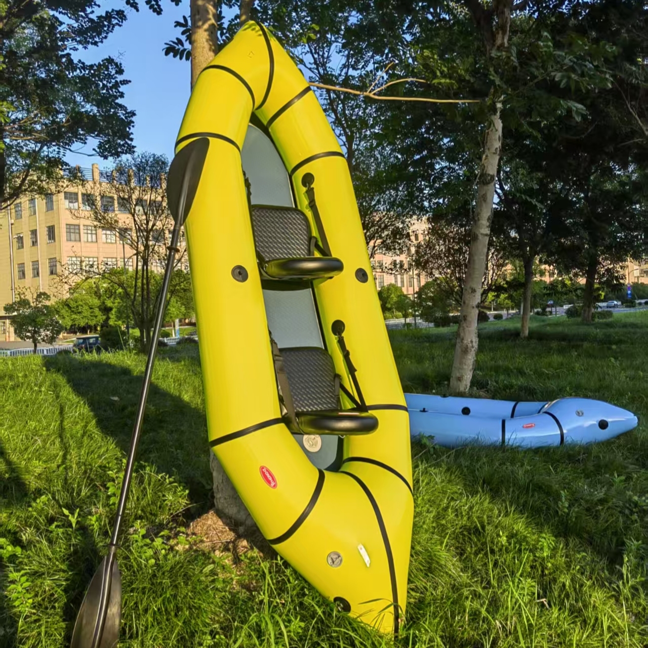 tpu中划轻便充气钓鱼船拉丝硬底皮划艇pvc橡皮艇独木舟超轻背包船