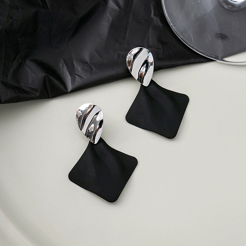 银针复古气质褶皱耳环高级感黑