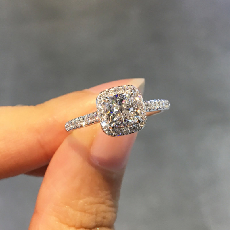 新品气质锆石戒指一克拉婚戒求婚