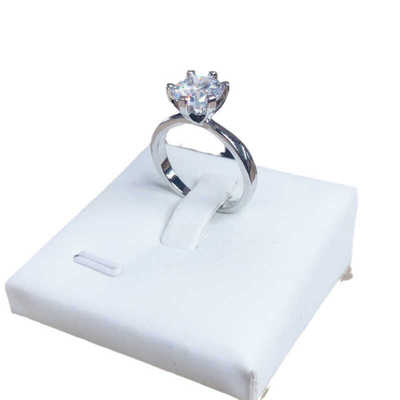 六爪钻戒女18K一克拉人造人