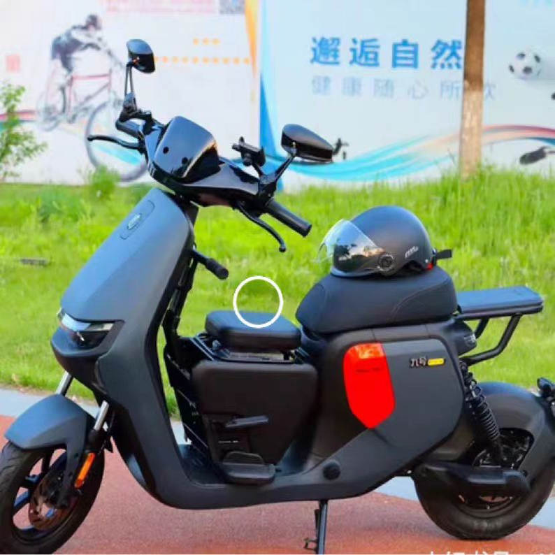小牛U2雅迪B60本田祖玛深远GT1电动车通用中置储物箱宝宝座椅扶手