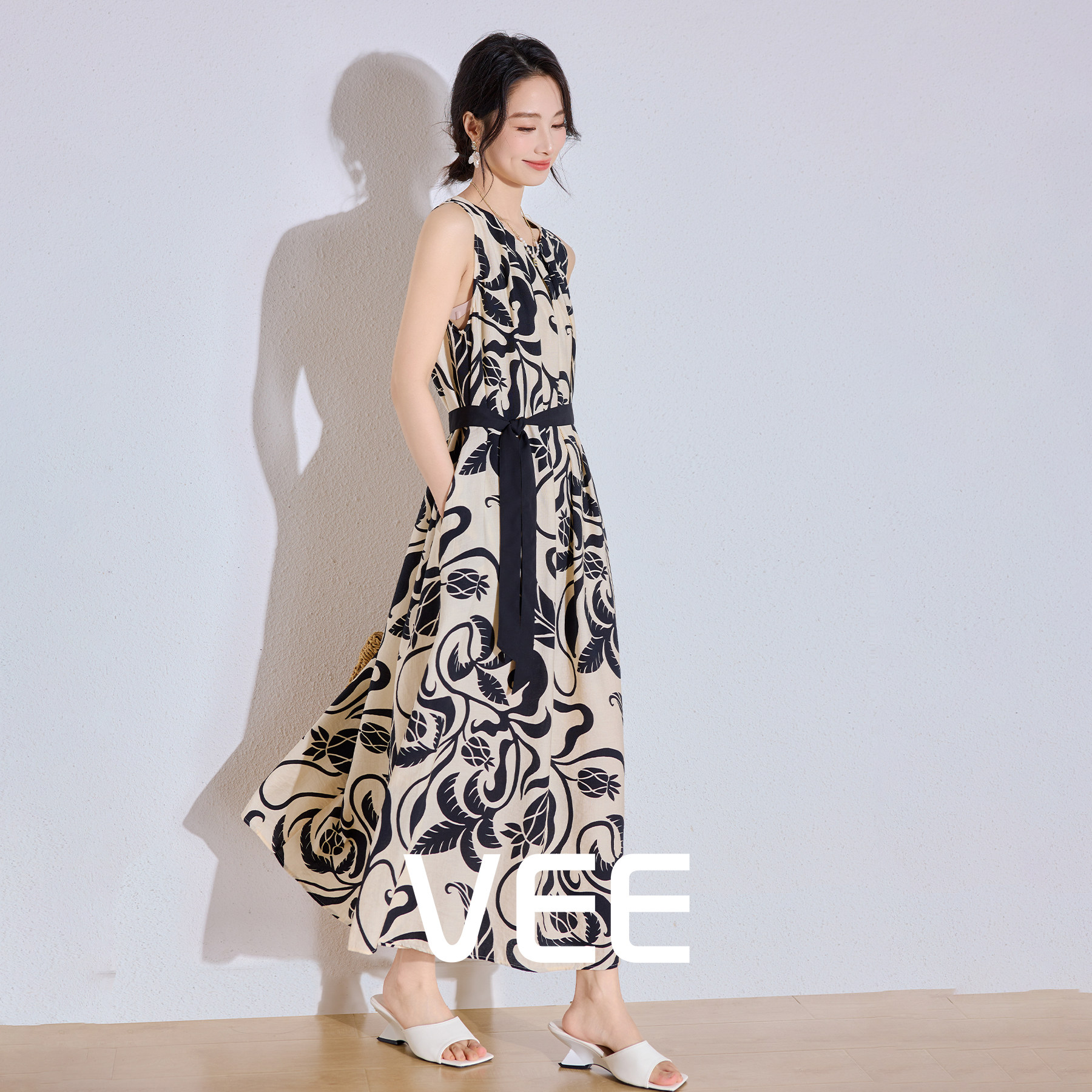 VEE【繁花】大牌感印花无袖连衣裙女夏2026新款宽松腰带长款裙子