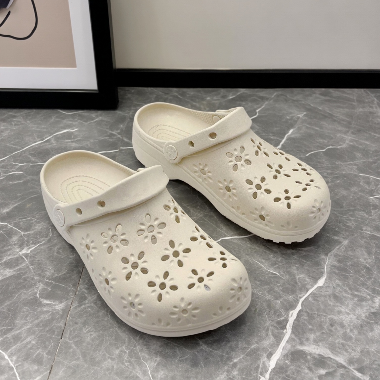 新款经典花蕊洞洞鞋沙滩鞋爆款
