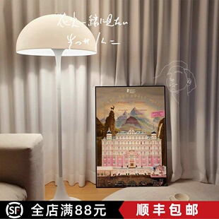 布达佩斯大饭店奶油风装饰画小众复古高级感仿油画卧室客厅摆挂画