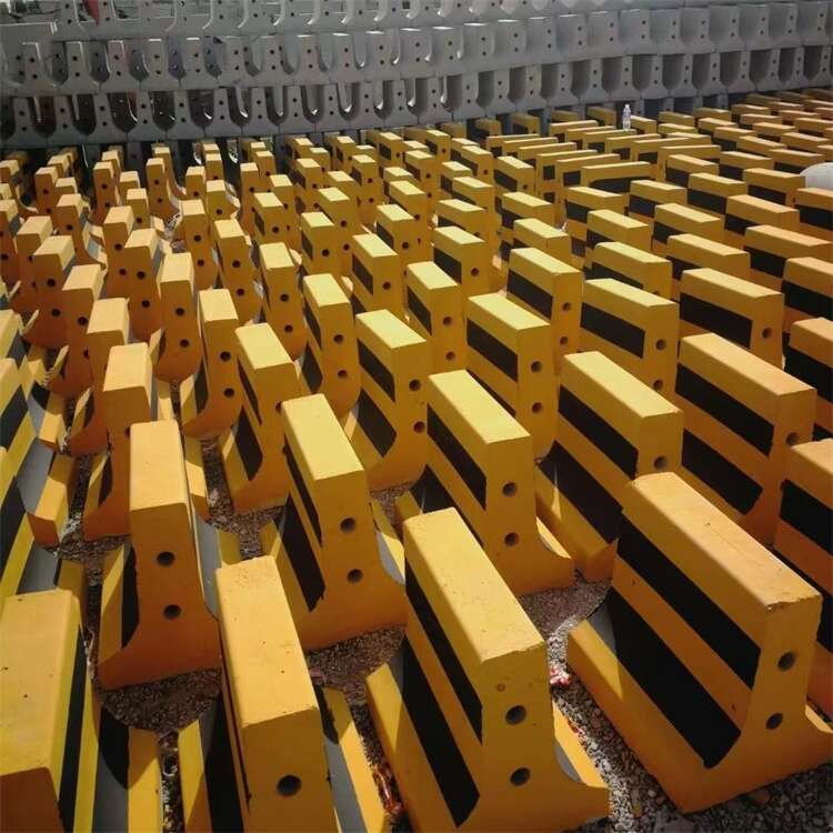 水泥隔离墩混凝土防撞墩警示墩挡车防撞水泥墩交通市政隔离墩路障