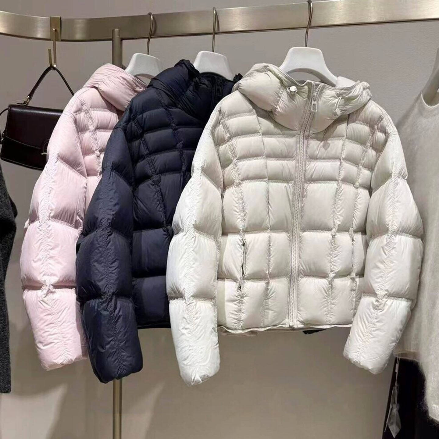 商场同款伊折扣90鸭绒排骨羽绒服轻薄款短款26冬款外套1HA280111