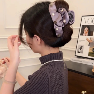 新款褶皱珍珠装饰布艺云朵抓夹女百搭后脑勺盘发鲨鱼夹子日常发饰
