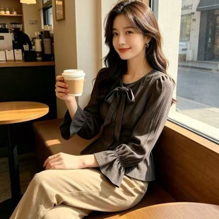 蝴蝶结带领长袖收腰衬衫女士2026设计春秋季新款显瘦花苞上衣精致