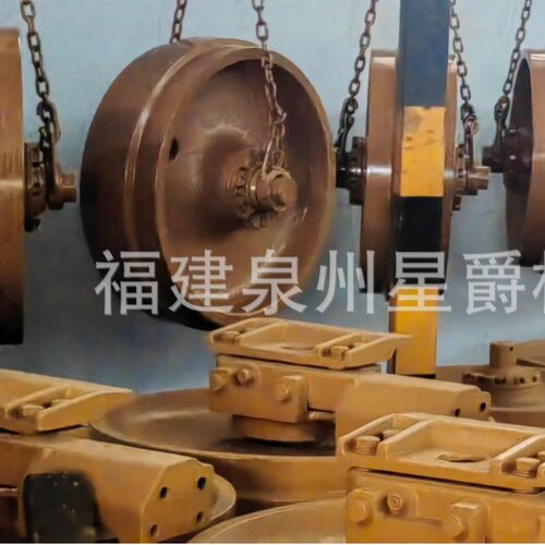 泉州 挖掘机四轮一带支重轮轨总成铲斗斗齿   支重轮  引导轮