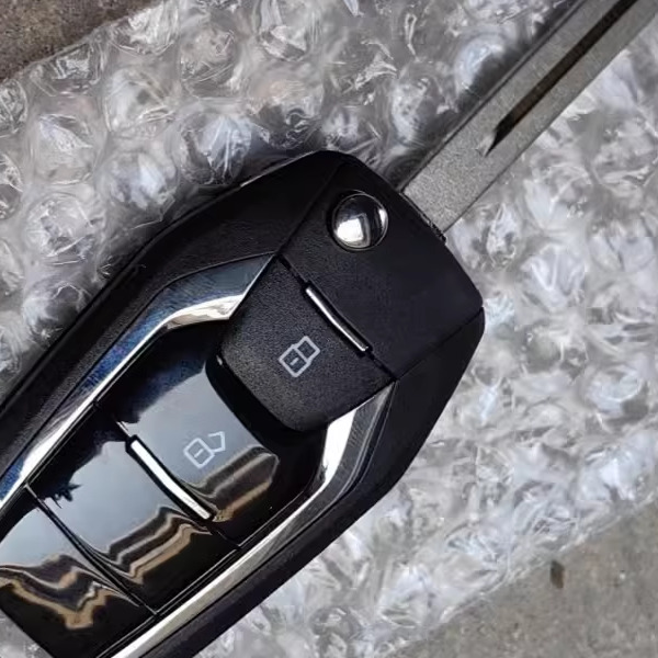 适用上汽大通g10EV30d60汽车遥控器钥匙点火钥匙折叠遥控外壳原装