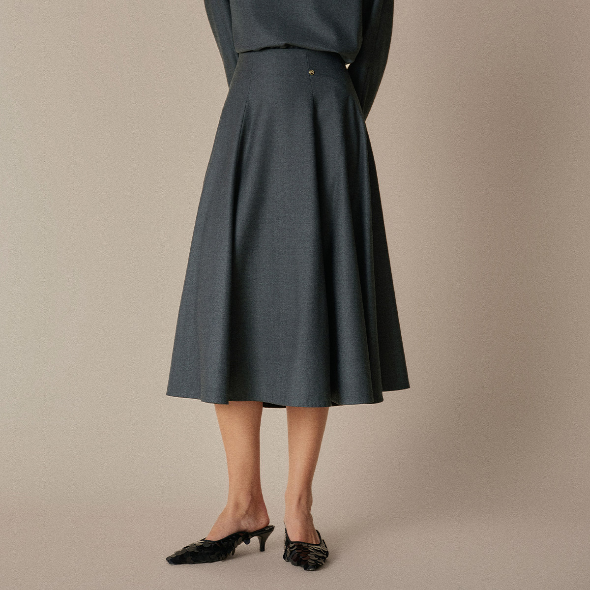 HUI卉精纺羊毛暮云灰粗斜纹伞裙