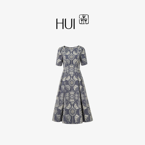 HUI卉蜡染非遗提花一字领连衣裙
