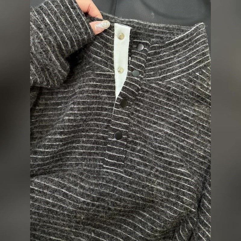 深圳南油轻奢高端时髦洋气条纹高领长袖宽松休闲减龄显瘦上衣秋冬