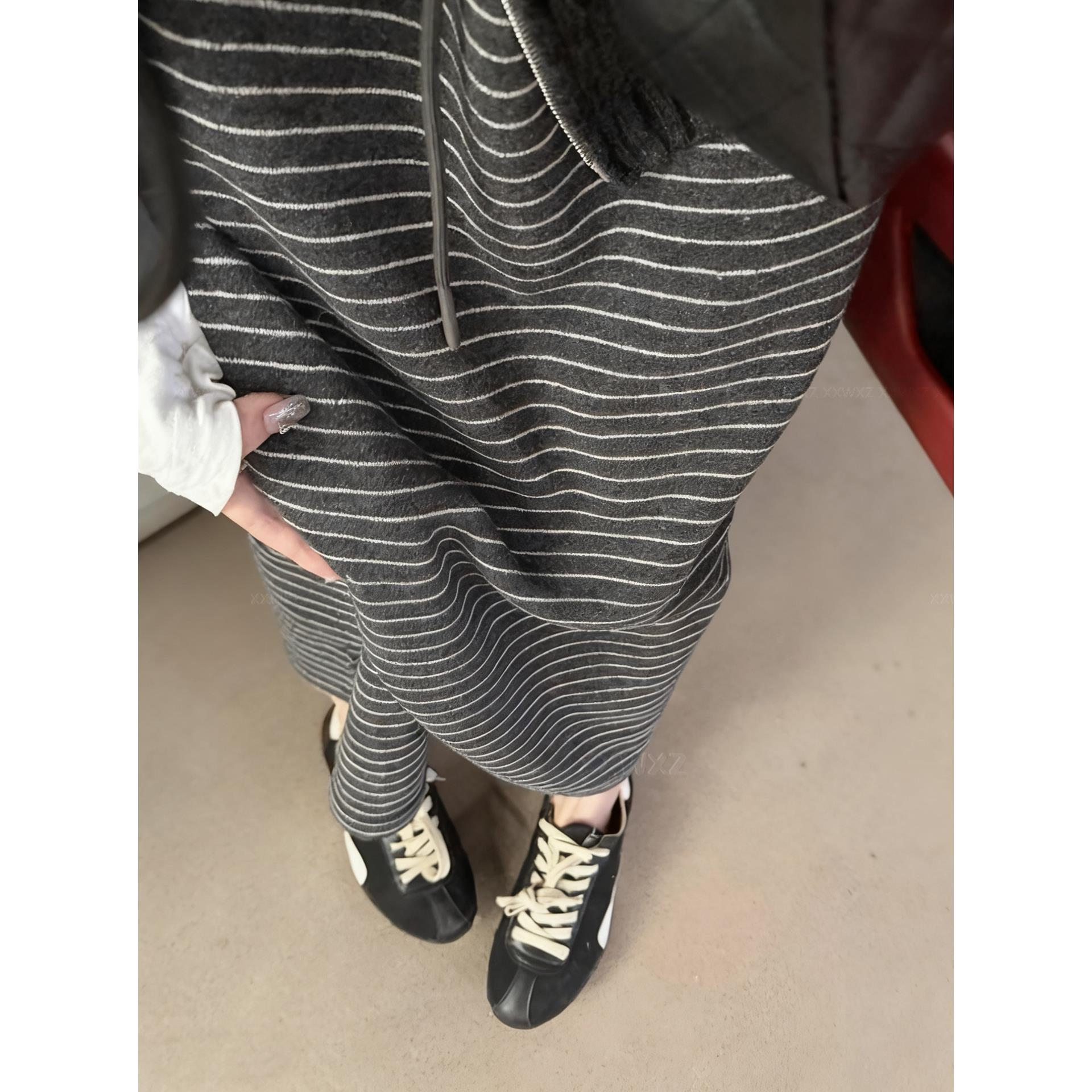 深圳南油轻奢高端货~秋冬加厚H版型休闲条纹撞色糯糯百搭半身裙女