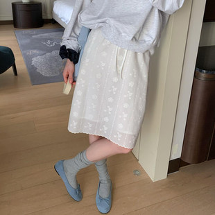 深圳南油轻奢高端货重工刺绣花边半身裙女韩系简约百搭直筒中长裙