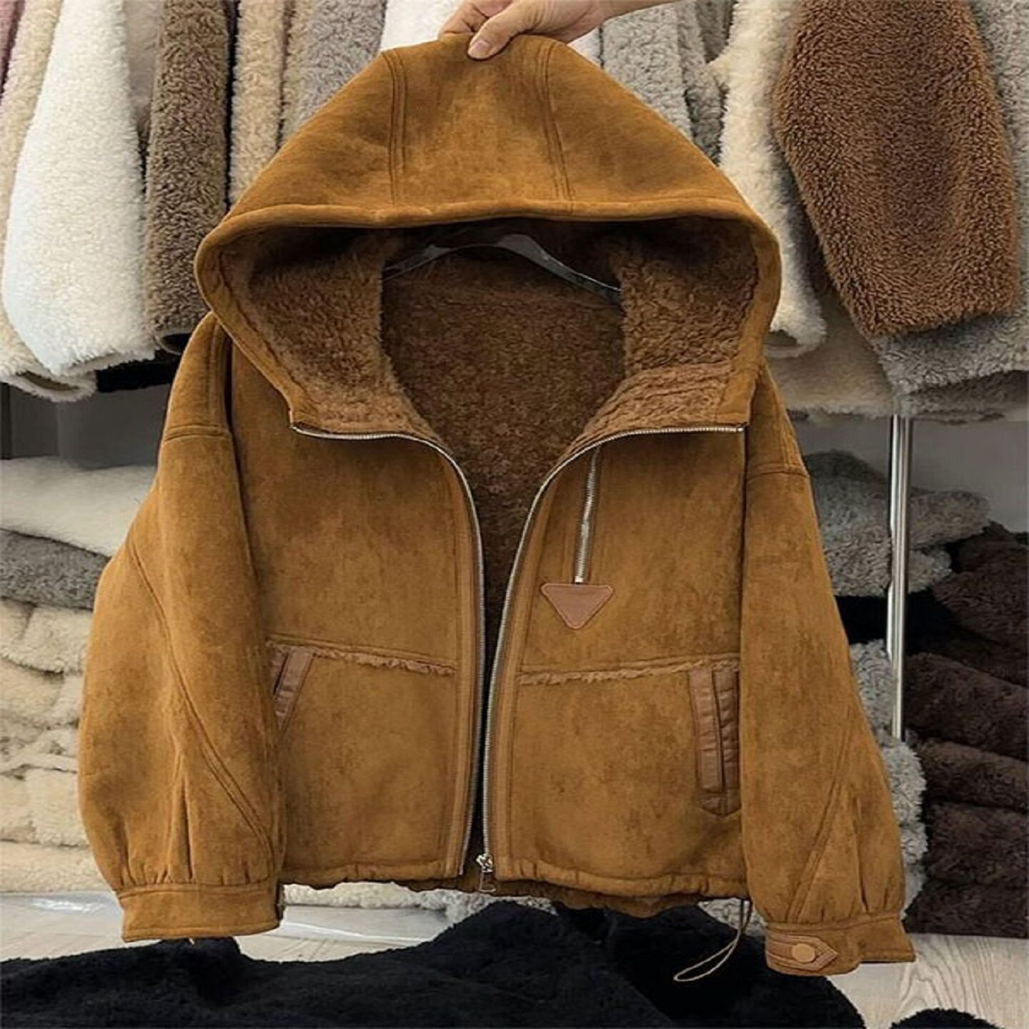 买手店高级感美拉德风麂皮绒连帽外套女2025秋冬季保暖羊羔毛夹克,女装/女士精品,常规大码外套,淘宝优惠券,粉丝福利购,淘宝优惠卷