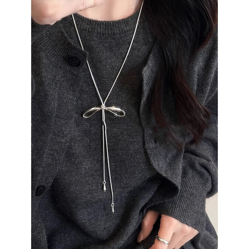 韩系蝴蝶结吊坠项链女高级感简约长款配饰挂脖日常百搭装饰毛衣链