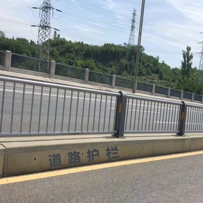 不锈钢复合管市政交通道路隔离护栏人行道机非隔离墩马路分流护栏
