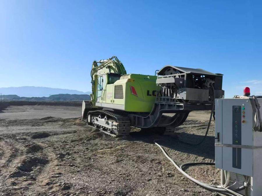 1月3日哈密末次雷沃挖掘机FR390F-EP一台网络拍卖公告