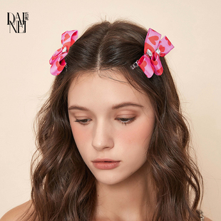 DAINEI岱妮浪漫甜心蝴蝶结发夹爱心女高级感粉红色侧边夹新年发饰