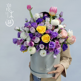 水木麟厦门同城鲜花桌花郁金香玫瑰花混搭速递时尚抱抱桶配送花束