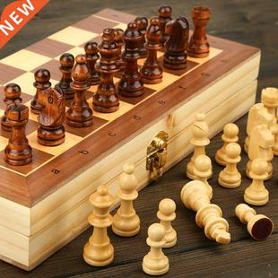 Magnetic Wooden Folding Chess Set with Felted Board Interio