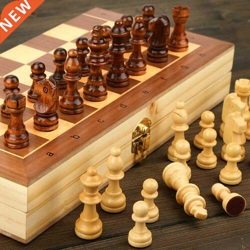 Magnetic Wooden Folding Chess Set with Felted Board Interio